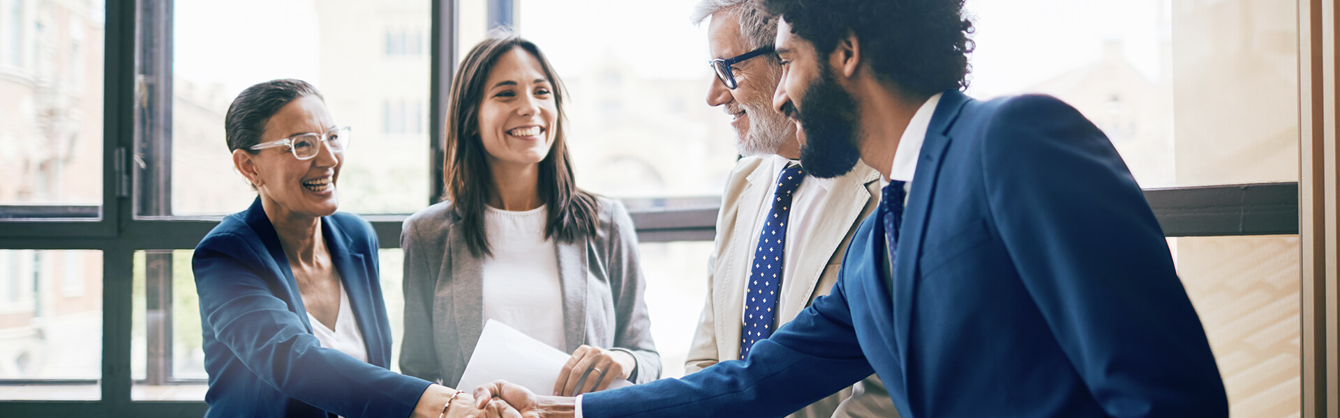 Un equipo directivo conversa